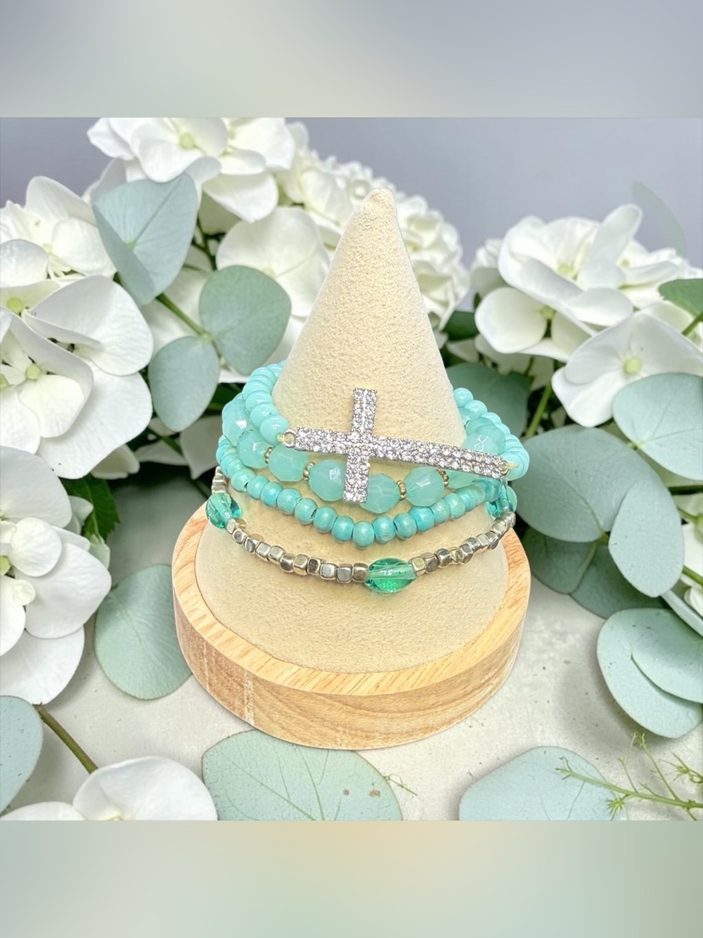 🩶4-Piece Boho Chic Mint Green Beaded Bracelet Set w/Crystal Cross Accent/EUC🩶